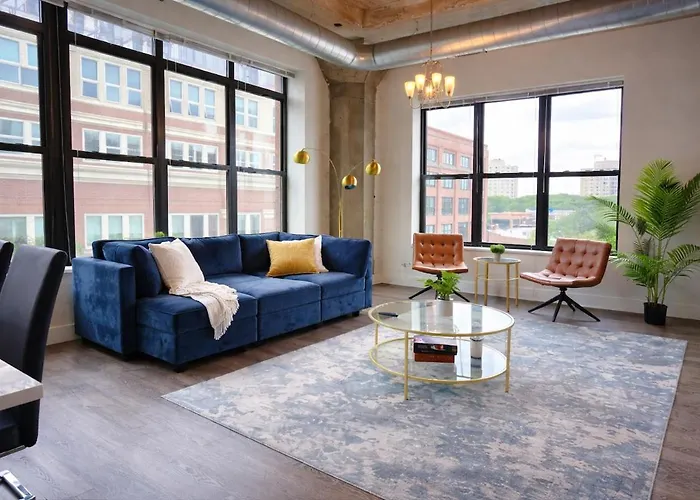 Spacious And Luxurious 3br Near Mccormick Place And Soldier Field With Optional Parking - Sleeps 10 Chicago